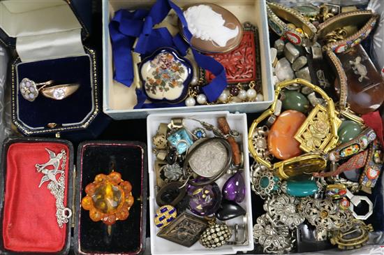 Mixed jewellery including an Edwardian white opal and diamond ring, an amber brooch, a cameo and other jewellery.